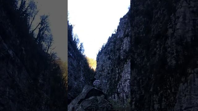 В юпшарском каньоне , ещё это место называют каменный мешок 22 ноября тихо , красиво ? смотреть онлайн