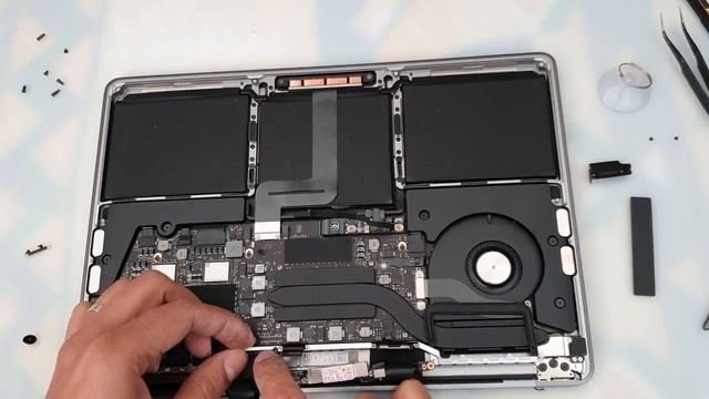 Macbook pro A2289 année 2020 Changement écran Screen repair dissasembly смотреть онлайн