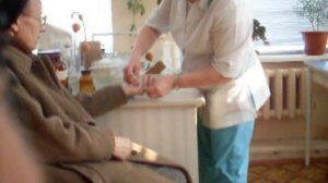 Забор крови из пальца в лаб Л-Д б-цы SDC10904