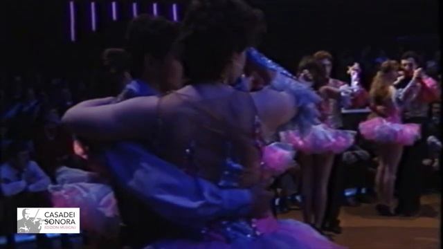 10 minuti di Ballo Liscio Romagnolo. Tutti alla Ca' del Liscio con l'Orchestra Casadei! смотреть онлайн