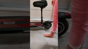 Проблема : опускается сиденье самоката куго м4 при езде. Самое простое решение))