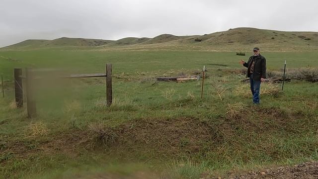 Poor Fence Between Neighbors | Engels Coach Shop смотреть онлайн