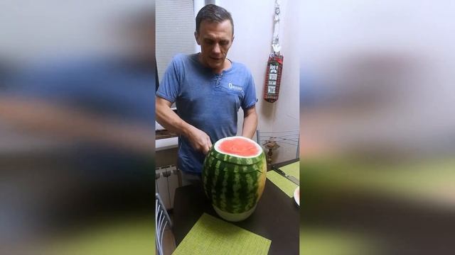 Как резать арбуз, режем арбуз правильно смотреть онлайн