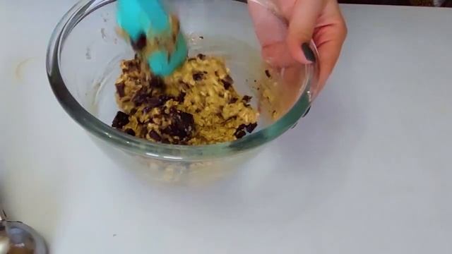 ОВСЯНЫЕ ПЕЧЕНЬЕ с Шоколадом! Быстро, просто, сытно. Рецепт, приготовление смотреть онлайн