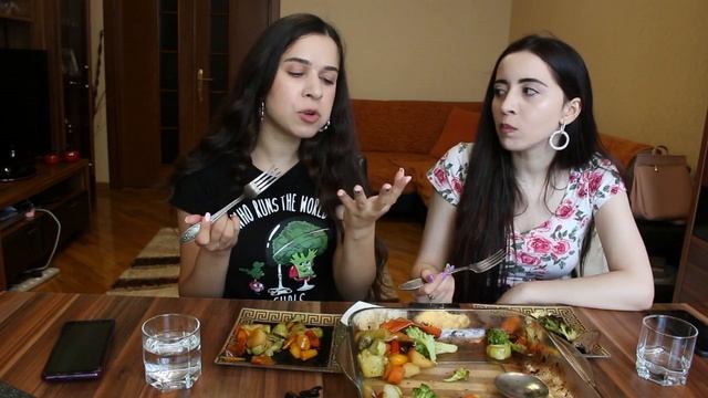 ВЕГЕТАРИАНСКИЙ  MUKBANG/ С МАМОЙ ASK FATIMI #AykaEmilly