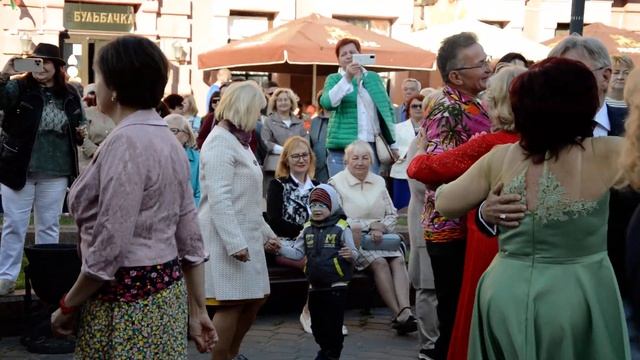 Музыкальные вечера на Советской в Бресте. 7 саксов и Папазовы смотреть онлайн