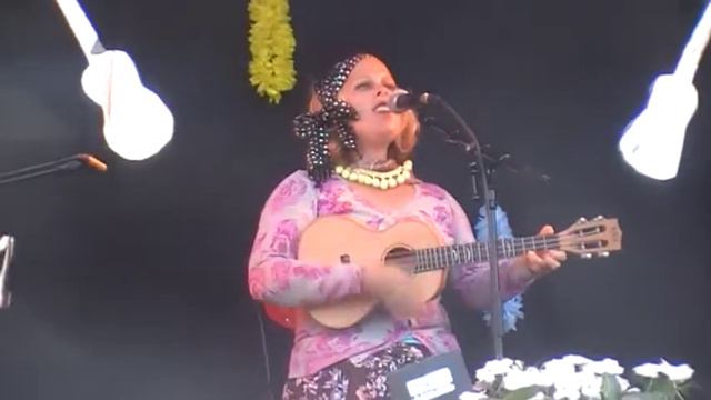 All over the world - Uni and her ukulele смотреть онлайн