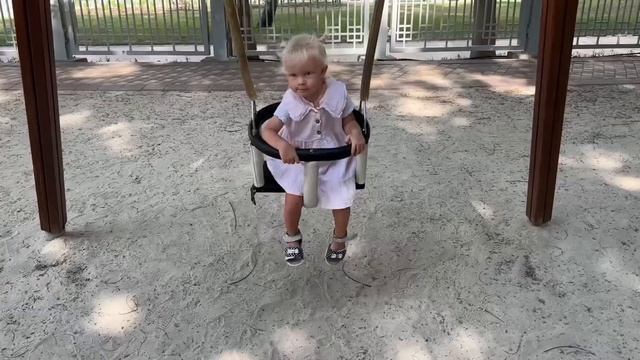 ЗИМА ПРОТИВ ЛЕТА. САНКИ ПРОТИВ МОРОЖЕННОГО. СОФУНЬЯ ШАЛУНЬЯ