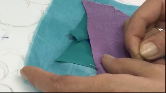 ЛОСКУТНОЕ ШИТЬЕ ДЛЯ НАЧИНАЮЩИХ Большие возможности маленьких лоскутков смотреть онлайн