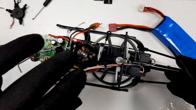 Wltoys V950 Rc Helicopter Main Shaft & Servo Replacement and Test Fly. Rc Sinhala. Rc Sri lanka. смотреть онлайн