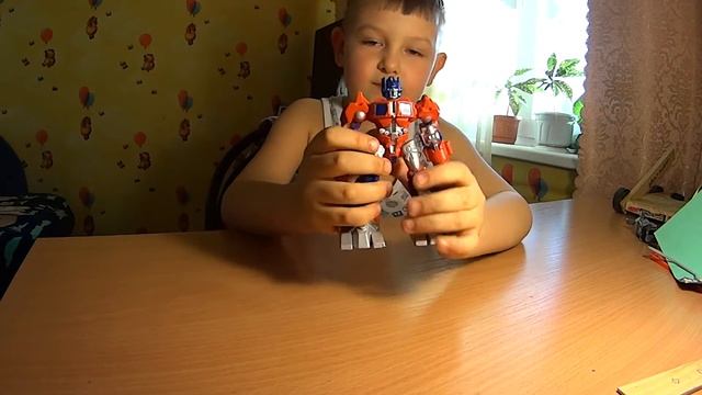 Игрушка робот трансформер. Деревянный гонщик. смотреть онлайн