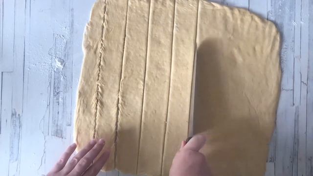 КАК ПРИГОТОВИТЬ СОСИСКИ В ДРОЖЖЕВОМ ТЕСТЕ В ДУХОВКЕ? Простая и вкусная выпечка на быстрый перекус смотреть онлайн