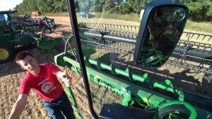 ОСТАЛСЯ РАБОТАТЬ В РОДНОМ СЕЛЕ И ПОЛУЧИЛ КОМБАЙН JOHN DEERE НА УБОРКУ УРОЖАЯ