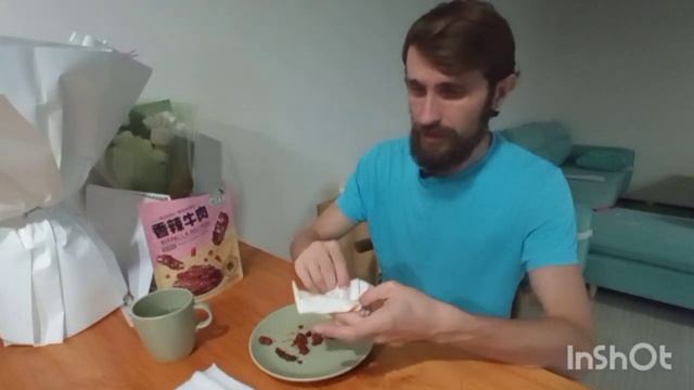 Острая тушеная ? свинина. Пробуем китайские снэки