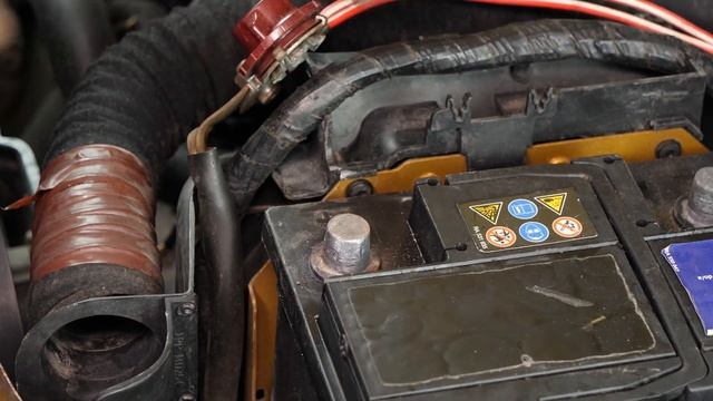 How to replace the car battery TWINGO 1 1.2 8V ? смотреть онлайн