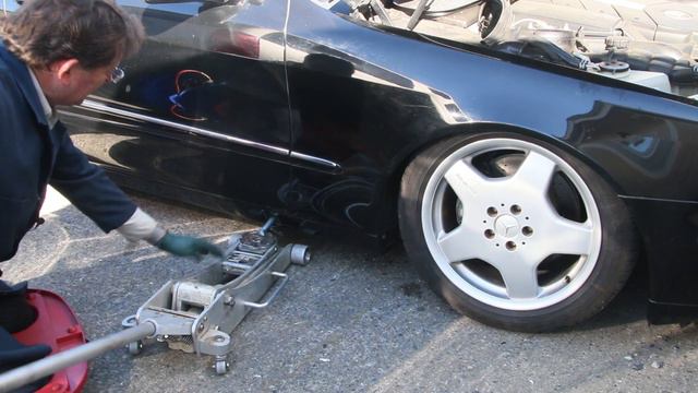 How to Jack Up an Airmatic Mercedes That Has Dropped Down on the Ground смотреть онлайн