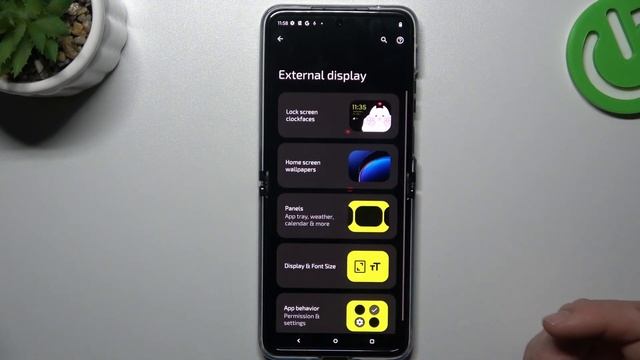 How To Customize The External Display On MOTOROLA Razr 40 Ultra