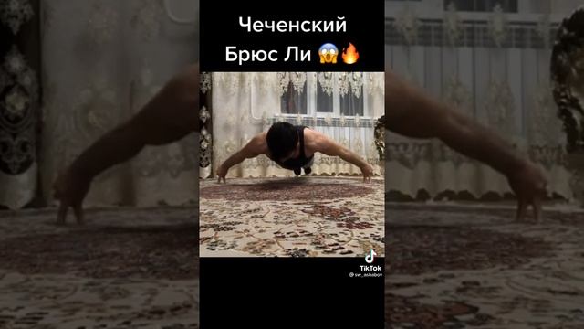 Парень показал как надо отжиматься на четырёх пальцах. смотреть онлайн