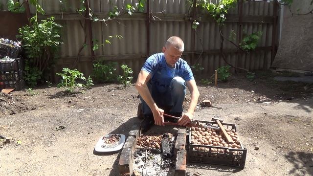 Качественно колоть грецкие орехи. Лучший орехокол. Качественно, просто, дёшево, быстро смотреть онлайн