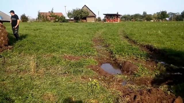 Приехали вытягивать трактором Toyota Hilux ,и посадили Нью Холонд , Джон-Дир . смотреть онлайн