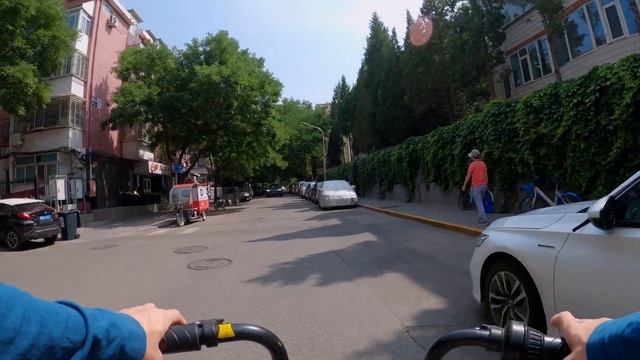 Cycling in Beijing | By A NORMAL Public Bike | 北京新街口骑行 смотреть онлайн
