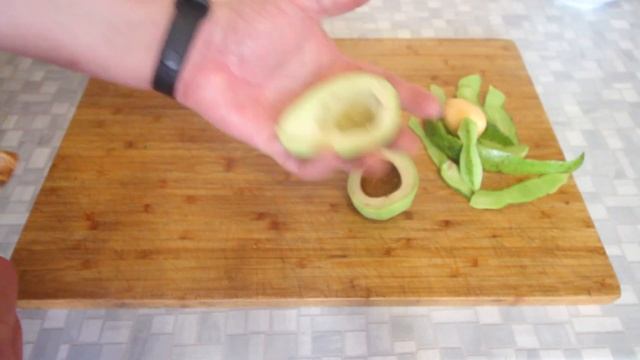 Салат с авокадо и креветками смотреть онлайн