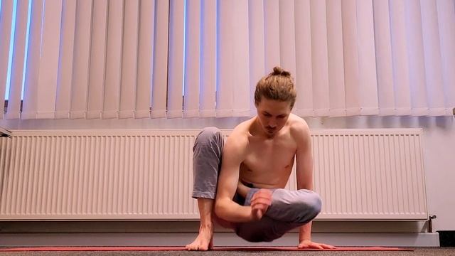 Титтибхасана - варианты выполнения асаны .