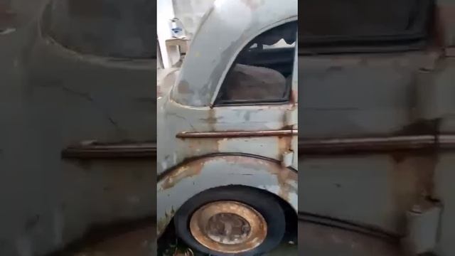 Приехал сам на металлолом Москвич 401 1954 года выпуска.Хороший хлам для реставрации.Продается! смотреть онлайн