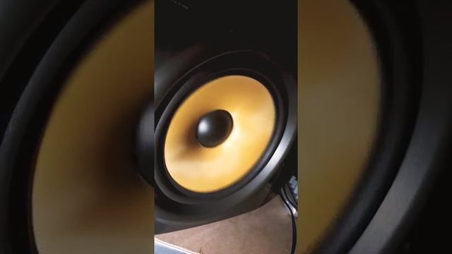 BEHRINGER B1031A TRUTH 8 STUDIO MONITORS смотреть онлайн