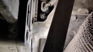 Где находится датчик коленвала Peugeot 308?