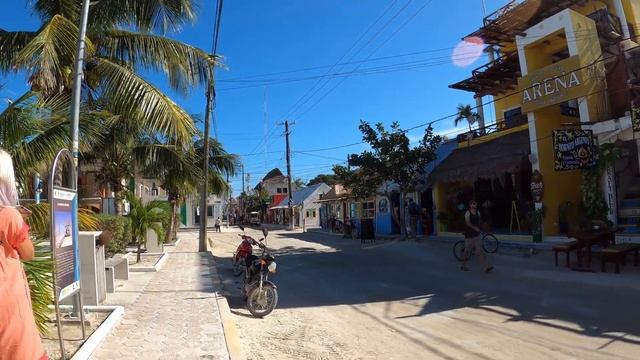 HOLBOX Island DOWNTOWN Walking Tour - Isla Holbox - Mexico (4K) смотреть онлайн