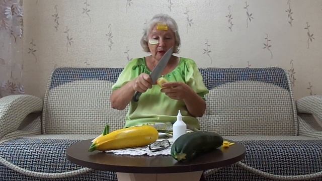 Как тонюсенькие ломтики кабачка помогают коже стать моложе и светлее. смотреть онлайн