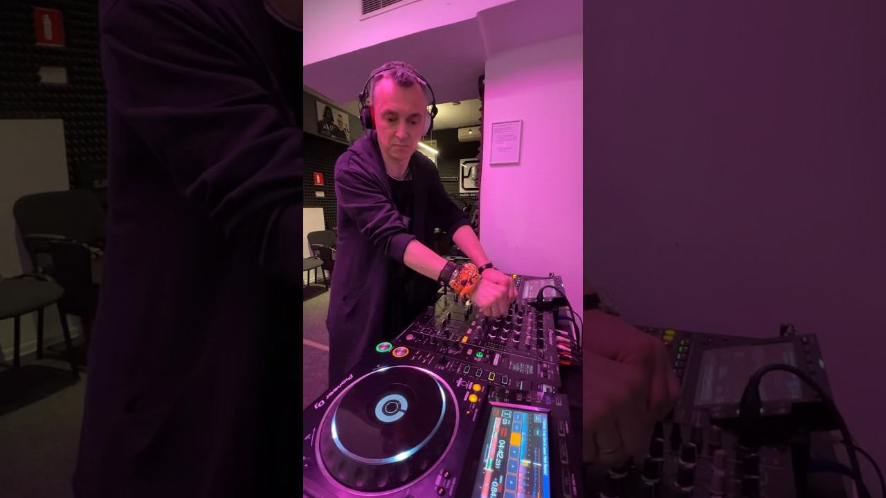 Real DJing: Интеграция фрагмента трека в другой трек с помощью Loop, Filter и Trans. #djboyko смотреть онлайн