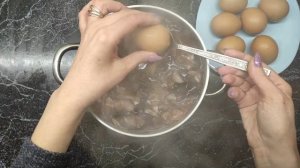Забытый бабушкин рецепт!!! Красим яйца в луковой шелухе!!!
