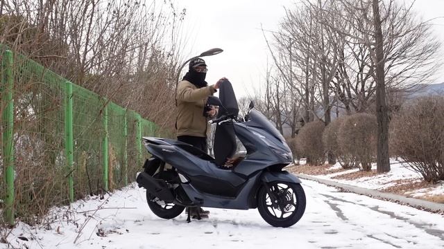 [시승기] 2021신형 PCX125 / 포르자300으로 기변하지 않아도 되는 이유 / HONDA PCX125 смотреть онлайн