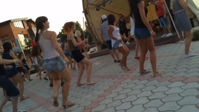 Тверк,Дискотека,жопы. смотреть онлайн