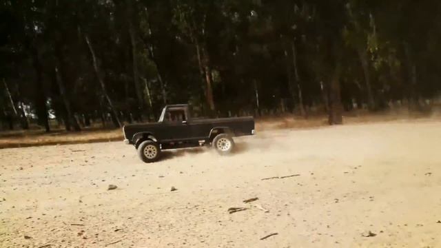 1/7 Scale 1977 Ford F150 Dirt Shredding смотреть онлайн