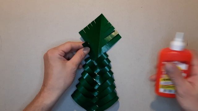 Christmas Tree making DIY // Paper craft. ЁЛКА НОВОГОДНЯЯ ИЗ БУМАГИ смотреть онлайн
