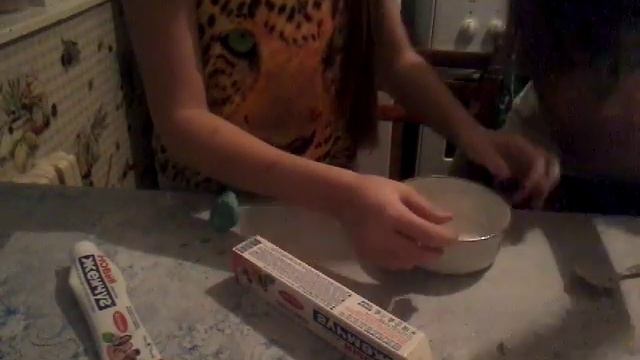 Лизун из зубной пасты, жидкого мыла и муки! смотреть онлайн