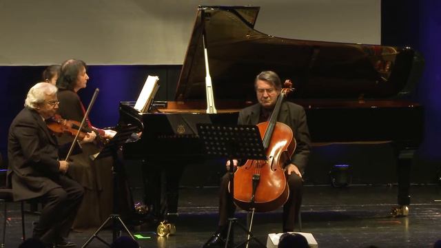 F. Mendelssohn-Bartholdy: Klaviertrio Nr. 1 d-Moll op. 49 - Molto Allegro agitato смотреть онлайн