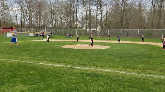 Aubrey's hit at her softball game. смотреть онлайн