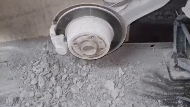 Opel Vectra A 1995 г. Вырвало крепление амортизатора в заднем подкрыльнике. Обзор работы.