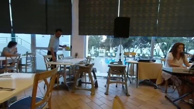 Ужин и развлечение туристов в отеле Park Beach 3***. Лимасол. Кипр - Cyprus. Май 2018 год. смотреть онлайн