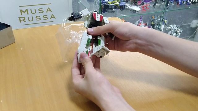 Обзор трансформера Wheeljack- Earthrise WfC Trilogy- Deluxe Class - Hasbro. Музей Р-ТФ.