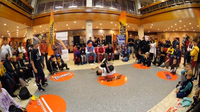 четвертьфинал bboy Lil Kirill vs Богдан - 1x1 breakdance - Победа Жизни 2019 смотреть онлайн