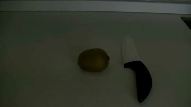 Как Быстро Почистить КИВИ. 3 способа. смотреть онлайн