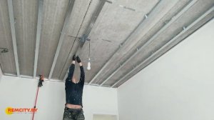 Монтаж потолочного профиля при помощи струбцин