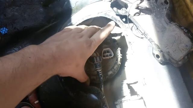 Снимаем бензонасос на HYUNDAI ACCENT. смотреть онлайн