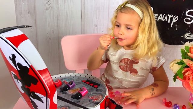 MINNIE MOUSE BEAUTY SHOP. GIRL MAKEUP AND CAKES. Салон красоты Минни Маус. Косметика и вкусняшки смотреть онлайн