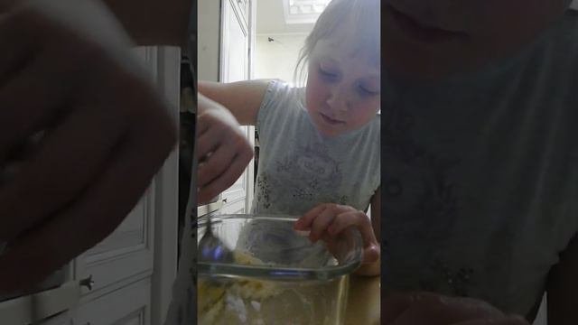 Готовим бомбу для ванной СВОИМИ РУКАМИ 😶 смотреть онлайн